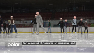 Žáci karvinské ZŠ Cihelní se učí bruslit na ledě, zahájili tříměsíční kurz