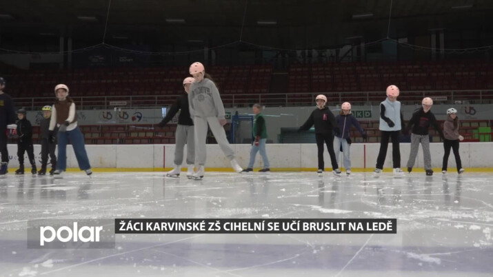 Žáci karvinské ZŠ Cihelní se učí bruslit na ledě, zahájili tříměsíční kurz