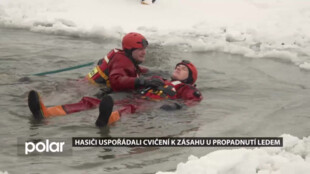 Karvinští hasiči uspořádali na Lodičkách cvičení k zásahu u propadnutí ledem