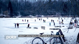 Stříbrné jezero v Opavě zaplnili bruslaři. Podle hasičů by si měli kontrolovat stav a tloušťku ledu