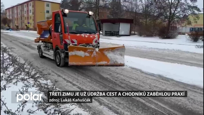 Třetí zimu je už údržba cest a chodníků zaběhlou praxí