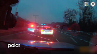 Ostravští policisté pronásledovali kradené auto. Dopadli muže bez řidičáku za necelých deset minut