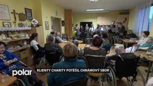 BEZ KOMENTÁŘE: Klienty studénecké Charity potěšil chrámový sbor