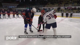 Tradiční hokejové utkání Gymnázia Karviná ovládli letos studenti s těsným výsledkem 10:9