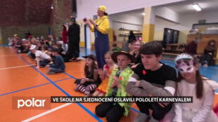 Ve škole na Sjednocení oslavili pololetí karnevalem