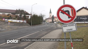 Výstavba kanalizace komplikuje dopravu v Dětmarovicích na Karvinsku