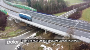 Meteorologická stanice nepřetržitě monitoruje data na mostu v Českém Těšíně, automaticky umí spustit systém postřiku solankou