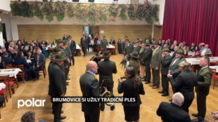 Myslivecké tradice, sokolníci, hudba, tanec. Brumovice si užily tradiční ples