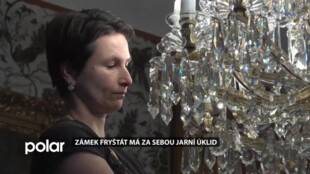 Zámek Fryštát má za sebou jarní úklid, při kterém se leštily lustry i vysávaly potahy