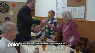Vedení města a zástupci Odboru sociálního popřáli seniorkám v jejich klubech k MDŽ