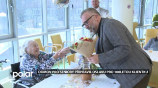 Stoleté klientce Domova pro seniory přišlo gratulovat vedení Frýdku-Místku