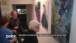 Výtvarnice Veronika Zvonečková představila cyklus Magie vody, čerpá z výtvarné techniky pouring