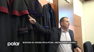 Budova novojičínského soudu byla plná, obžalovaní chyběli