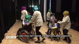 Jaro vítaly děti tancem, zpěvem a zdoláním handicapů