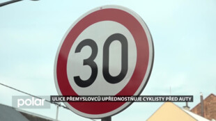 První ulice přívětivá k chodcům a cyklistům je hotová. Auta musí zpomalit na třicítku