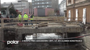 Z mostu přes novojičínskou Grasmanku zbyl už jen zlomek konstrukce