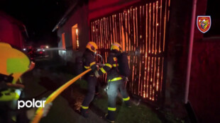 V Paskově v noci vyhořel objekt přímo naproti hasičské zbrojnici