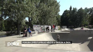 Poruba zpřístupňuje hřiště u školek a škol. Na pořádek a bezpečnost dohlížejí správci
