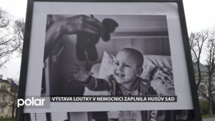Výstava fotek v Husově sadu ukazuje příběh Loutek v nemocnici
