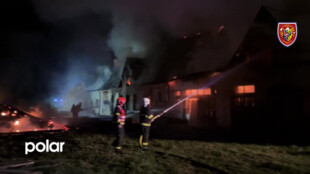 7 hodin bojovali hasiči s ohněm při požáru stavení v Hradci nad Moravicí