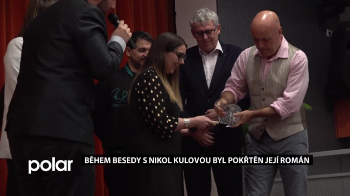 Během besedy s Nikol Kulovou byl pokřtěn její román