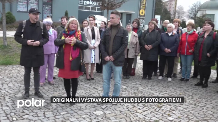 Výstava a nová kniha fotografií Josefa Danyiho mapuje práci smíšeného pěveckého sboru
