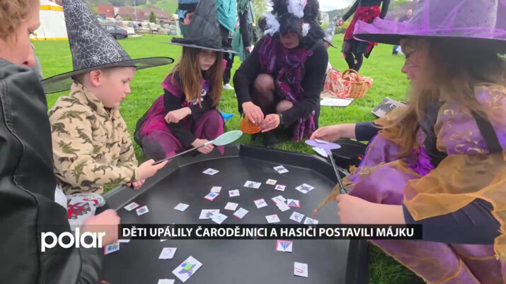 Děti v Palkovicích nazdobily a upálily čarodějnici a hasiči postavili májku