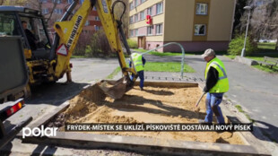Jarní úklid ve Frýdku-Místku běží, pískoviště dostávají nový písek
