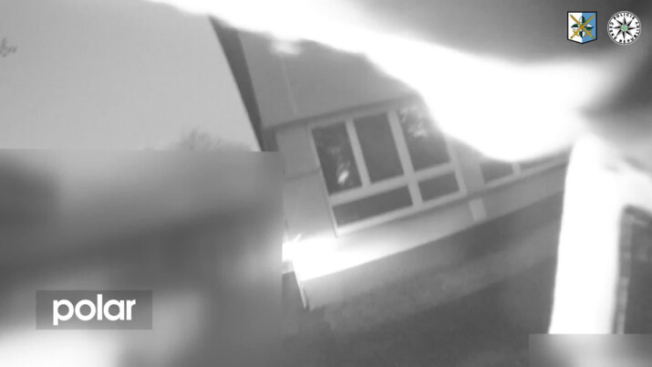Dopaden při činu. Recidivista vykrádal auta, osudnou se mu stala škola
