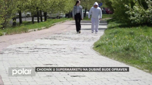Rozbitý chodník a cyklostezku u supermarketu v Ostravě-Dubině čeká oprava