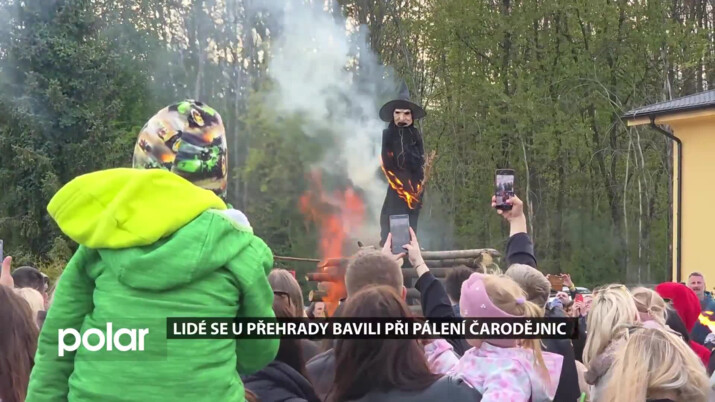 Lidé se u Těrlické přehrady bavili při pálení čarodějnic