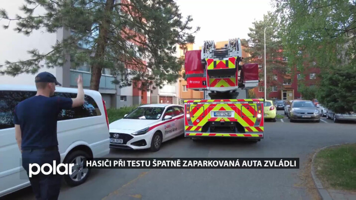 Hasiči při testu v Novém Jičíně špatně zaparkovaná auta zvládli