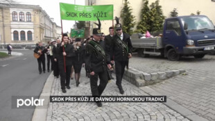 Tradiční Skok přes kůži ukázal dávnou tradici pasování do stavu hornického