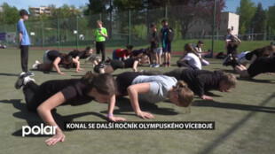 Děti vyměnily lavice za hřiště. Na školu Prameny dorazila i Šárka Kašpárková