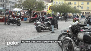 Motorkářské Vítání jara 2026 zaplnilo centrum Bruntálu stovkami motorek