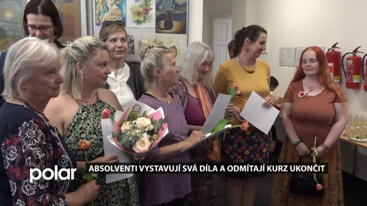 Absolventi vystavují svá díla a odmítají kurz ukončit