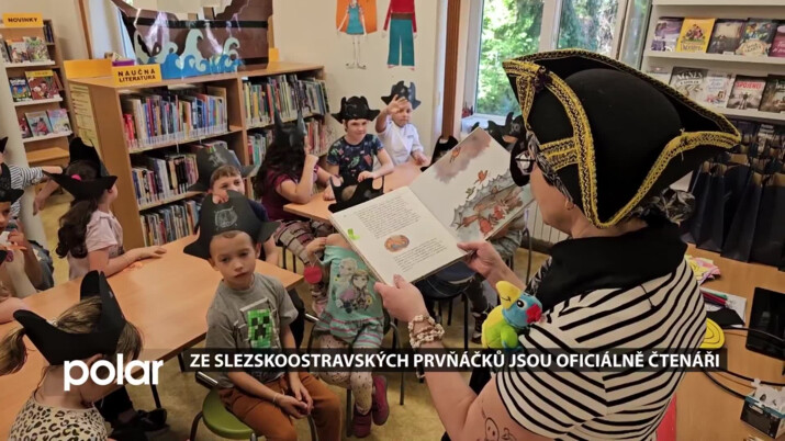 Ze slezskoostravských prvňáčků jsou oficiálně čtenáři, v knihovně je pasovali piráti