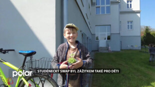 BEZ KOMENTÁŘE: Swap rostlin na zahradě byl i přípravou na Den matek