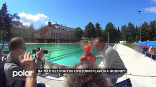 Bazén je připraven otevřít. Na tělo bez pohybu upozorní plavčíka hodinky