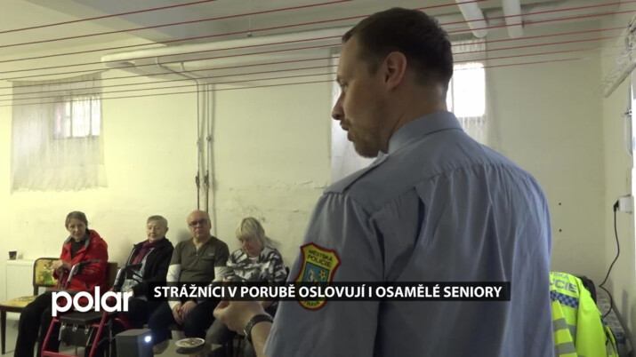 Strážníci v Porubě oslovují i osamělé seniory. Chodí za nimi do místa bydliště