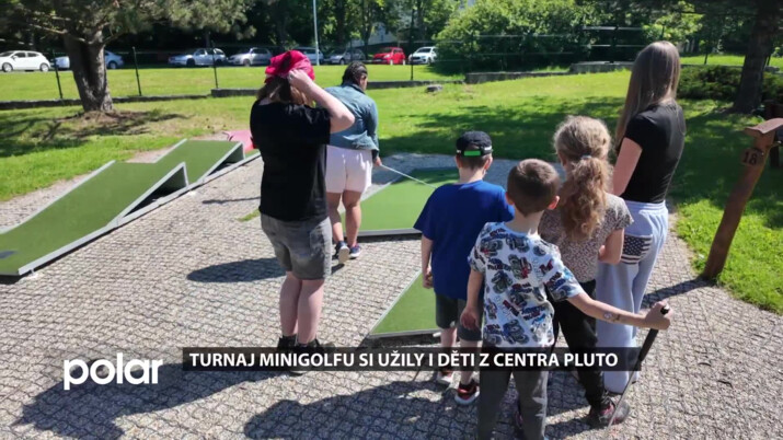 Turnaj v minigolfu si užily i děti z centra Pluto