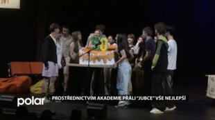 Prostřednictvím akademie přáli “Jubce” vše nejlepší. Učí se v ní půl století