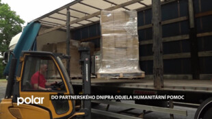 Zákopové svíčky vyrábějí skauti z plechovek od guláše. Do Dnipra odjela humanitární pomoc