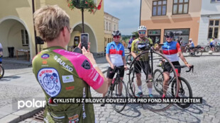Krajem projel dobročinný peloton cyklistů, fondu Na kole dětem přispěl i Bílovec