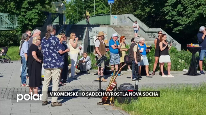 V Komenského sadech vyrostla nová socha s názvem Řeč očí