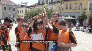 Turnaje ve vybíjené na bruntálském náměstí se účastnily všechny místní školy