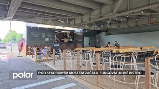 Káva i občerstvení přímo u řeky. Pod Sýkorovým mostem začalo fungovat nové bistro