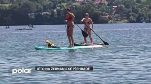 Vedra vyhnala lidi k vodě, plno je na koupalištích, rybnících i přehradách