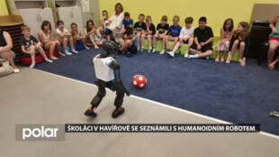 Školáci v Havířově se seznámili s humanoidním robotem, který uměl hrát i fotbal