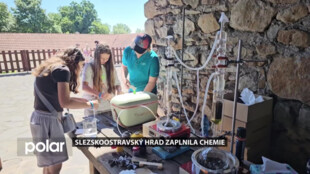 Slezskoostravský hrad zaplnila chemie. Školáci objevovali svět vědy a techniky